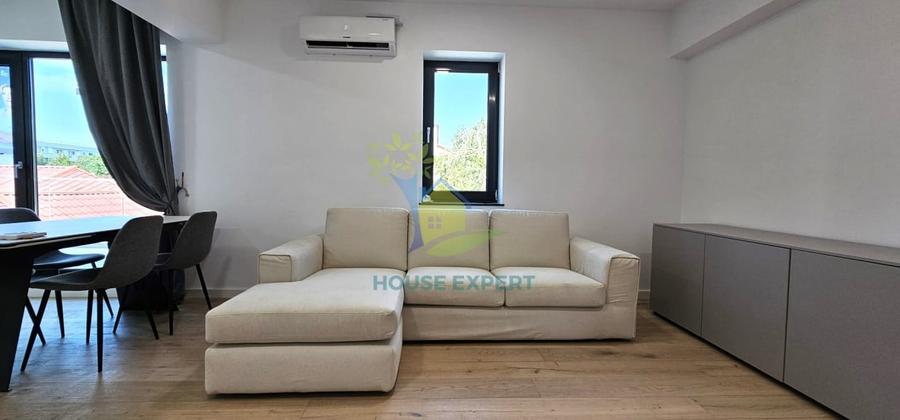 Apartament cu 3 camere semidecomandat în Aviației