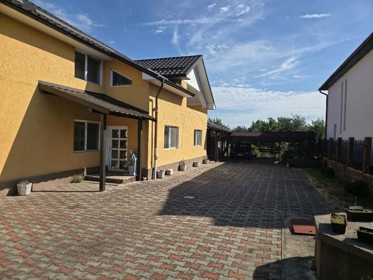 Casă cu 4 camere în Central
