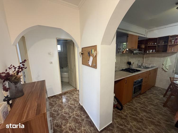 Apartament cu 3 camere decomandat în Cornișa