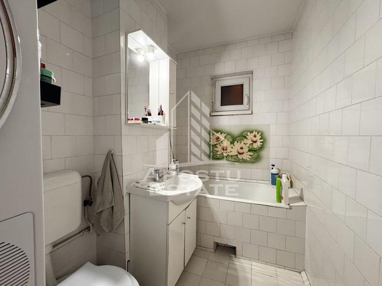 Apartament cu 3 camere decomandat în Girocului