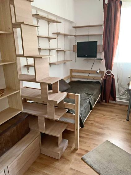 Apartament cu 3 camere decomandat în Titan