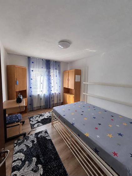 Apartament cu 4 camere decomandat în Central