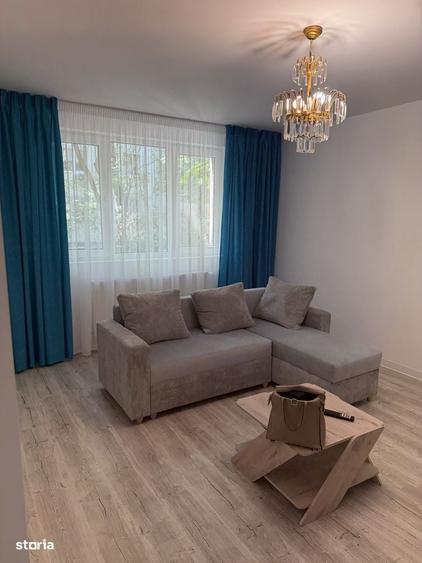 Apartament cu 3 camere decomandat în Exterior Vest