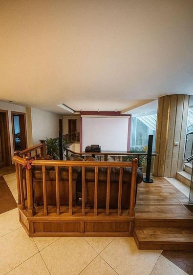 Casă individuală cu 9 camere cu Piscina în Buftea