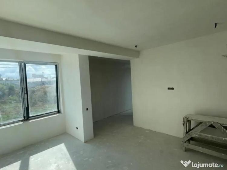 Casă cu 5 camere cu Teren 394 Mp în Agigea