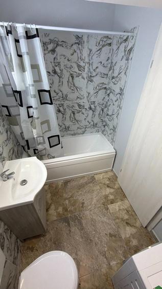 Apartament cu 2 camere decomandat în 1 Decembrie