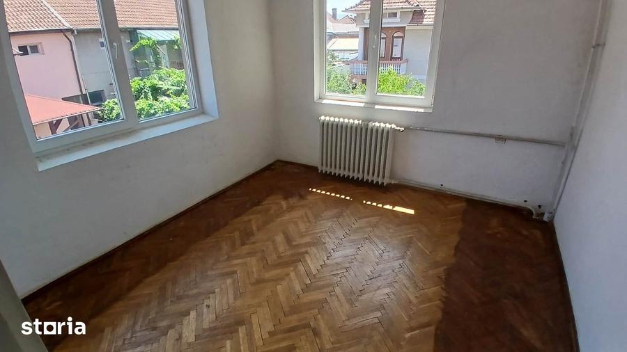 Casă cu 5 camere cu Teren 360 Mp în Caransebeș