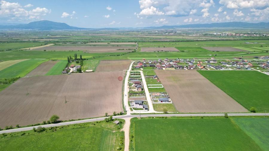 Teren Construcții intravilan de 31800 mp, în Sânpetru