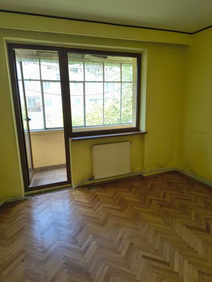 Apartament cu 3 camere decomandat în Săsar