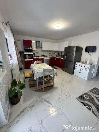 Casă cu 4 camere cu Teren 720 Mp în Satu Nou de Sus