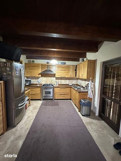 Casă cu 4 camere cu Teren 1700 Mp în Central