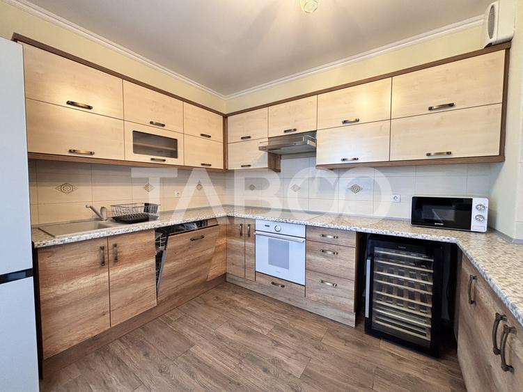 Apartament cu 3 camere semidecomandat, mobilat în Gheorgheni