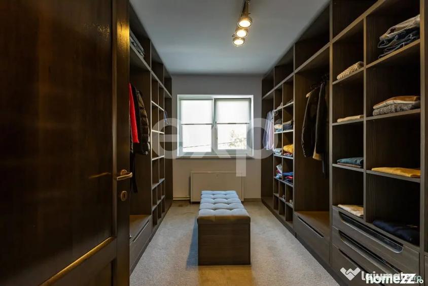 Casă cu 5 camere cu Teren 254 Mp în 9 Mai