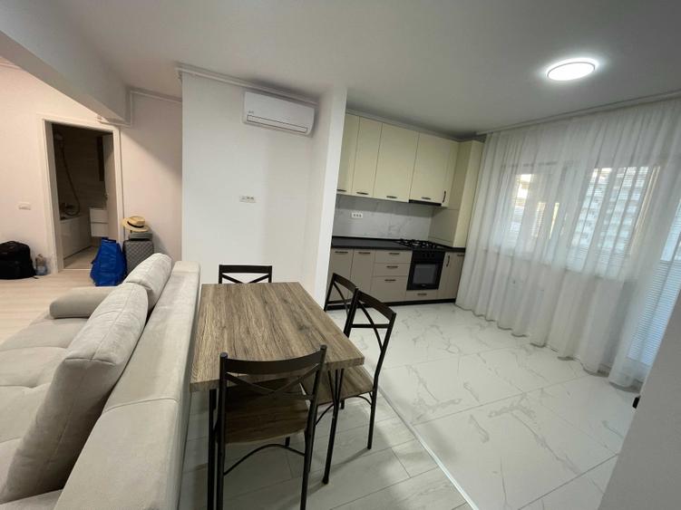 Apartament cu 3 camere decomandat în Berceni