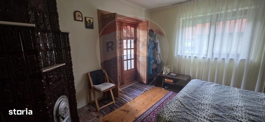 Casă cu 4 camere în Căprioru