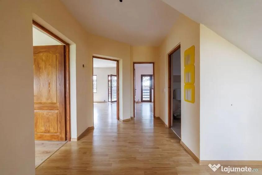Casă cu 4 camere cu Teren 705 Mp în Central