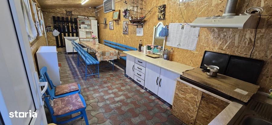 Casă cu 10 camere decomandat în Nord