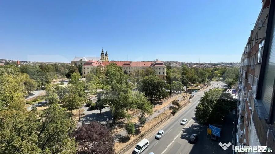 Apartament cu 4 camere decomandat în Dacia