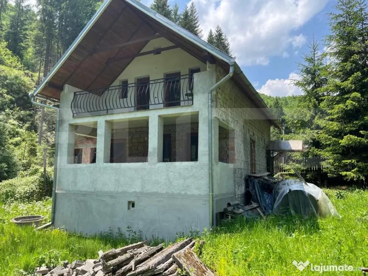 Casă cu 4 camere cu Teren 1635 Mp în Șugag