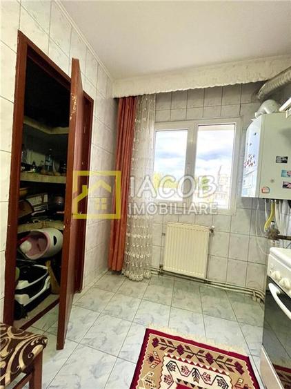 Apartament cu 2 camere decomandat, mobilat în Republicii