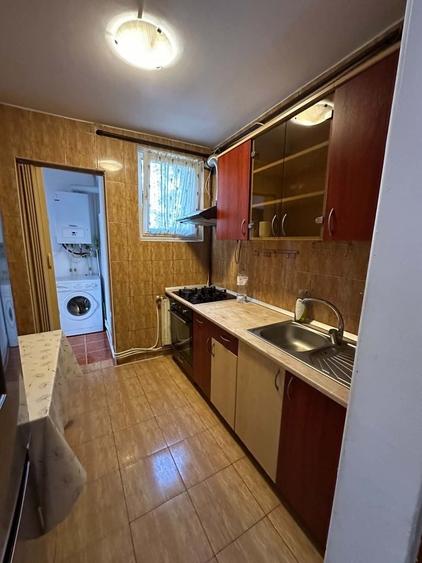 Apartament cu 3 camere semidecomandat în Dărmănești