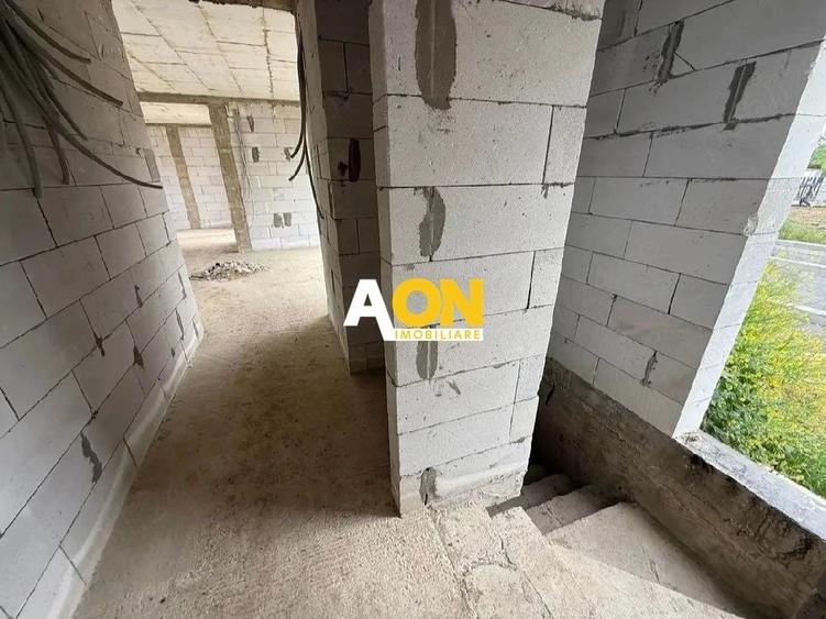 Casă individuală cu 5 camere cu Canalizare în Cetate