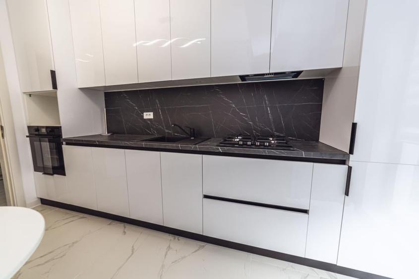 Apartament cu 3 camere decomandat, mobilat în Central