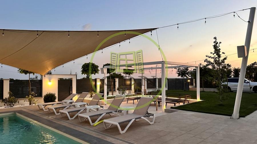 Casă individuală cu 4 camere cu Piscina în Cârcea