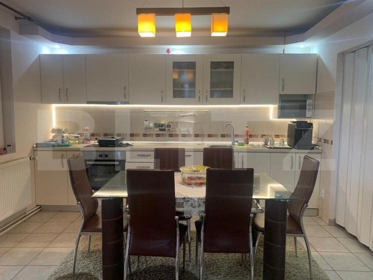 Casă individuală cu 6 camere cu Teren 2800 Mp în Gădălin