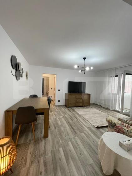 Apartament cu 3 camere semidecomandat, mobilat în Câmpia Turzii