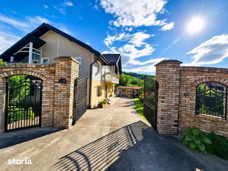 Casă cu 8 camere cu Teren 827 Mp în Păușești