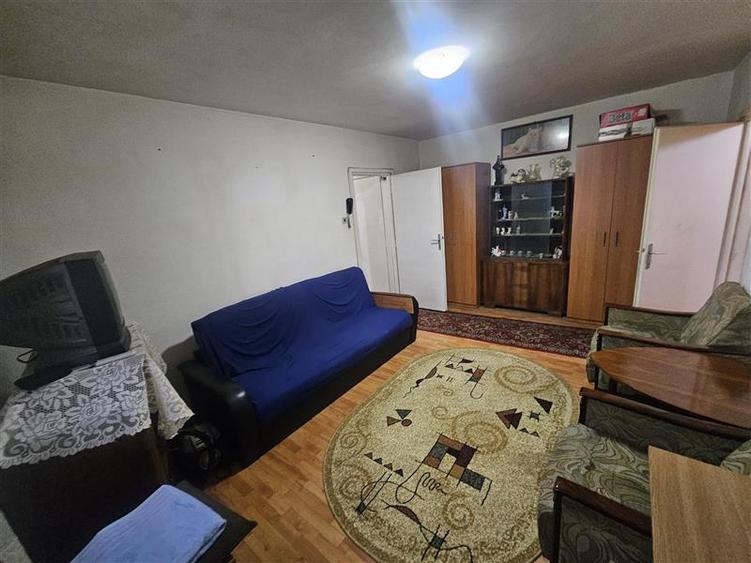 Apartament cu 2 camere semidecomandat în Micro I