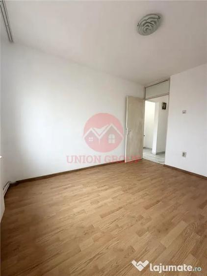 Apartament cu 4 camere decomandat în Km 4