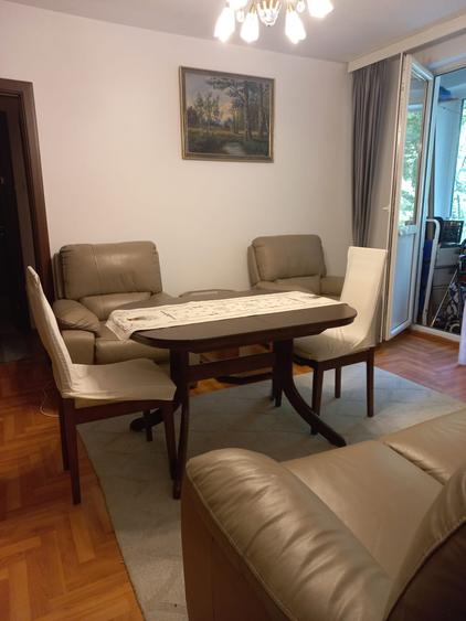 Apartament cu 3 camere semidecomandat în Drumul Taberei