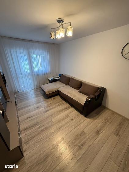 Apartament cu 3 camere decomandat în Craiovița Nouă