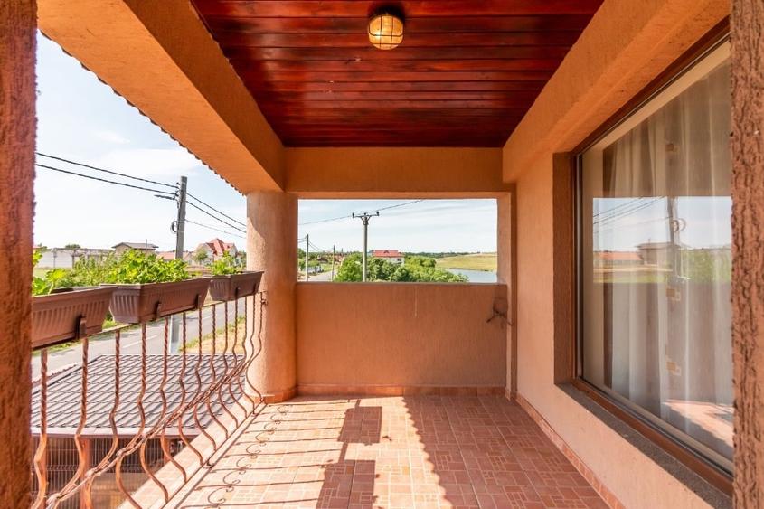 Casă individuală cu 5 camere cu Teren 1200 Mp în Central