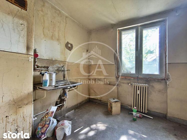 Apartament cu 3 camere semidecomandat în Centru Civic