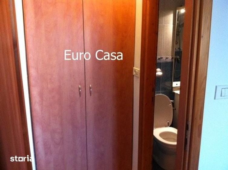 Apartament cu 2 camere semidecomandat în Craiovei