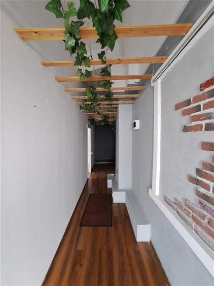 Duplex cu 11 camere cu Canalizare în Mărăști