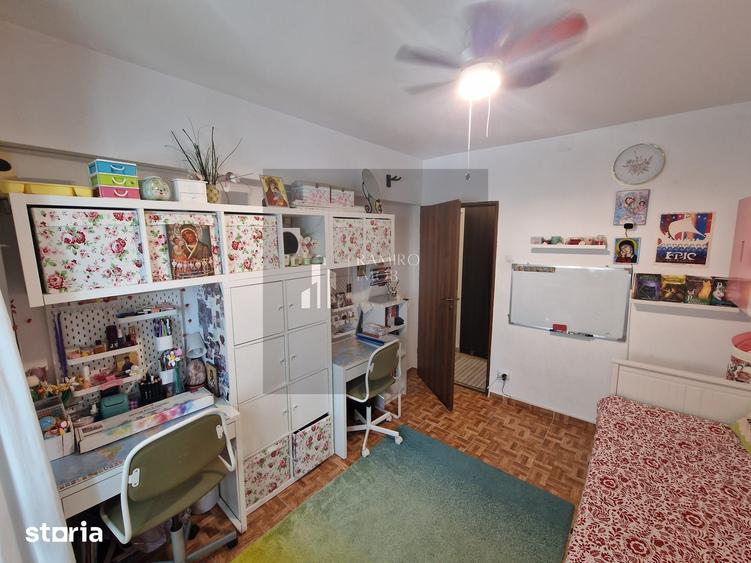 Apartament cu 4 camere semidecomandat în Berceni