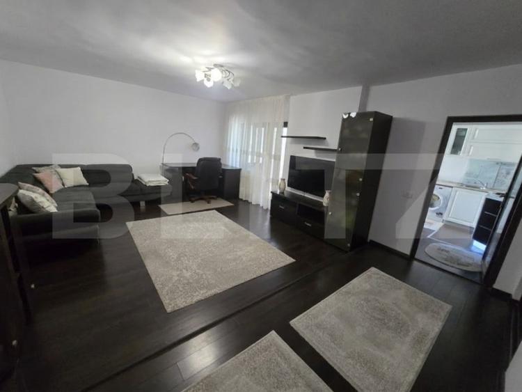 Apartament cu 3 camere decomandat în Micro 5