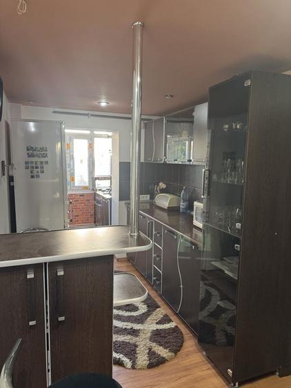 Apartament cu 3 camere semidecomandat în Central