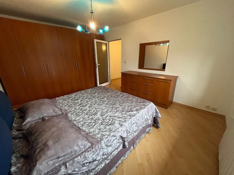 Apartament cu 3 camere decomandat în Central