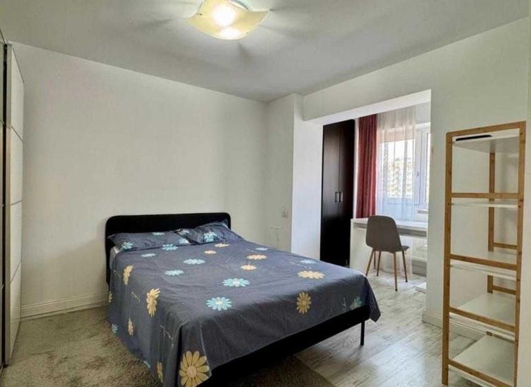 Apartament cu 3 camere semidecomandat în Obor