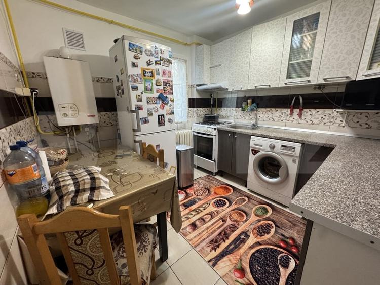 Apartament cu 2 camere semidecomandat, mobilat în Podul de Piatră