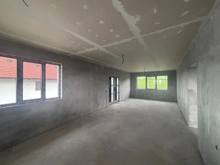 Casă cu 4 camere cu Teren 500 Mp în Nazna