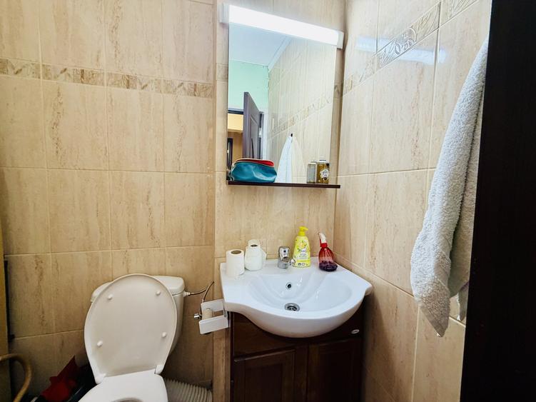 Apartament cu 3 camere decomandat, mobilat în Uverturii