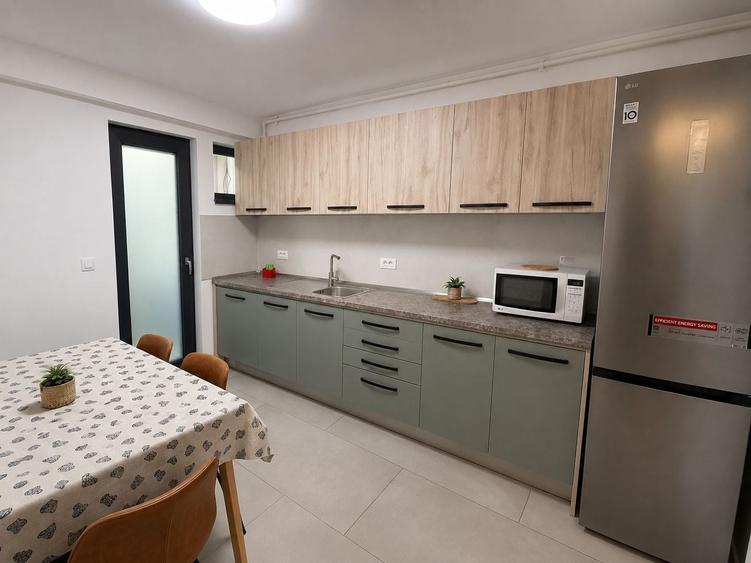 Apartament cu 3 camere decomandat, mobilat în Tomis III