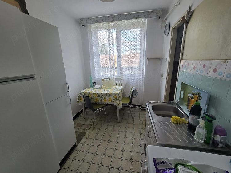 Apartament cu 4 camere semidecomandat în Moroasa 1