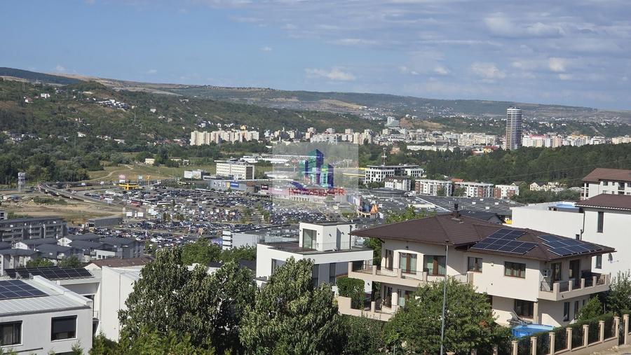 Apartament cu 3 camere semidecomandat, mobilat în Florești